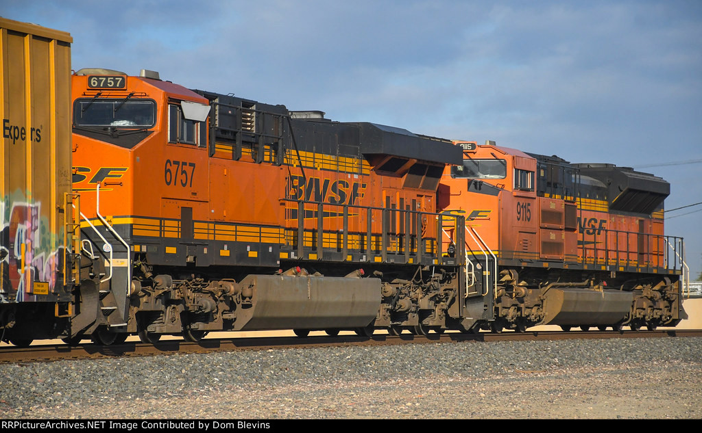 BNSF 6757